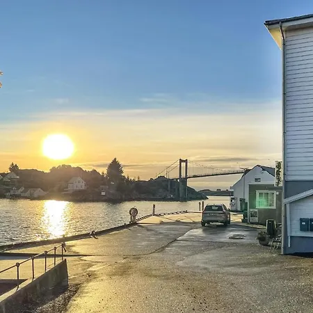 4 Bedroom Beautiful In * Herlø